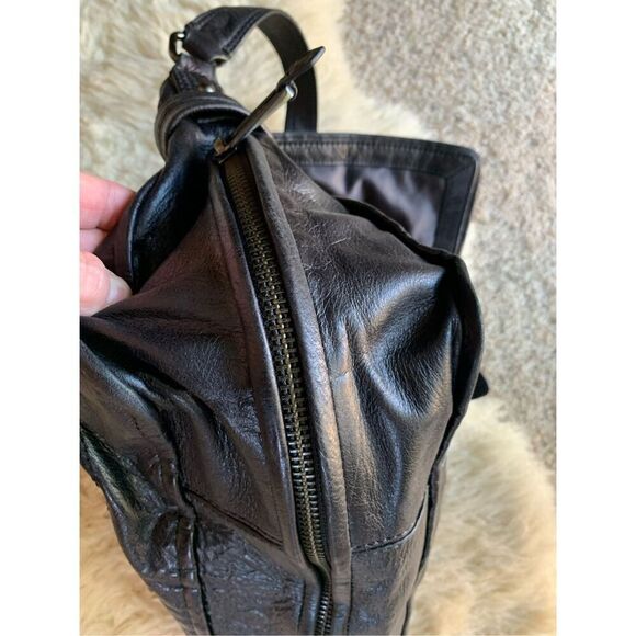 Juicy Couture Leather Zipper Detail Expandable Shoulder Bag Black - Picture 6 of 12